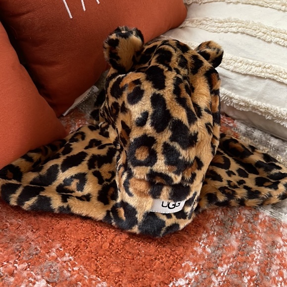 Toddler UGG Cheetah Set - Picture 2 of 7